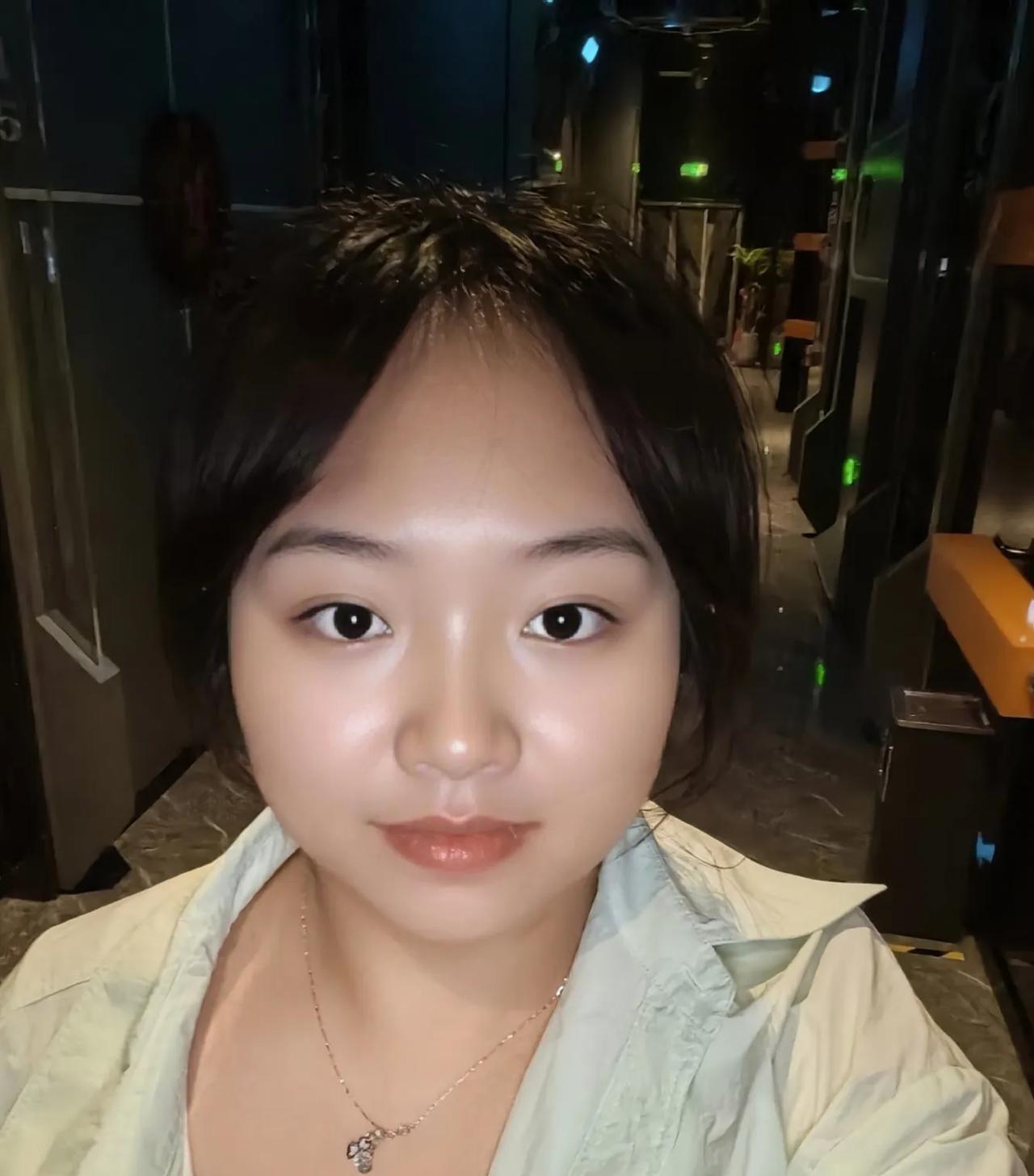 我真怕了，
到现在都一身汗。
第一次自己一人白天来酒店见客户。
客户来我这出差，