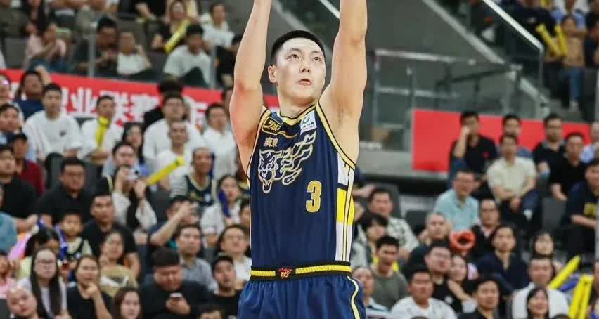 轮着向胡明轩道歉吧！男篮亚洲杯对阵印度半场7中4三分，拿下14分，王俊杰与胡金秋