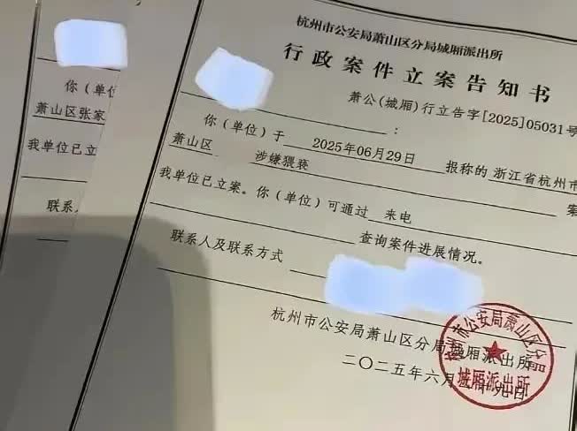 在游泳馆男子大幅度划水碰到女子臀部，女子报警告男子猥亵。什么大动作划水，划水本身