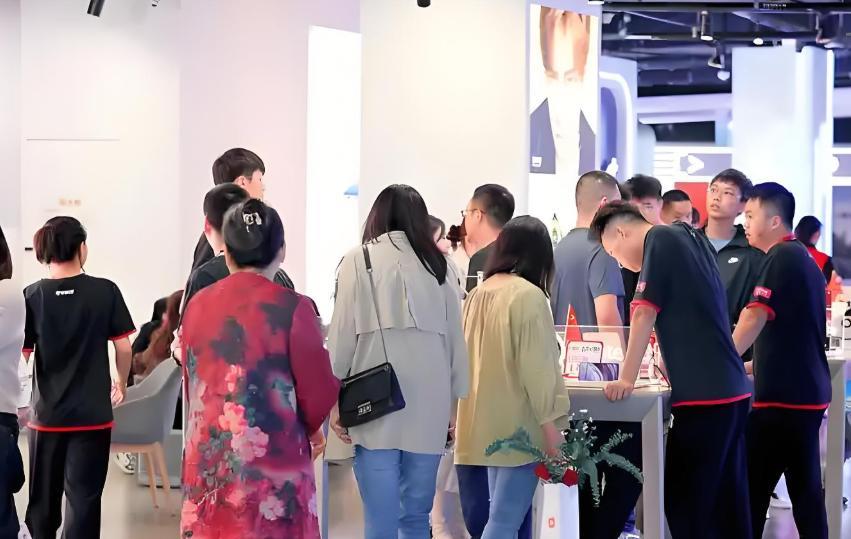 2025年即将过半，中国已经迎来两轮爆发，外媒估计要酸了！
第一，科技爆了，今天
