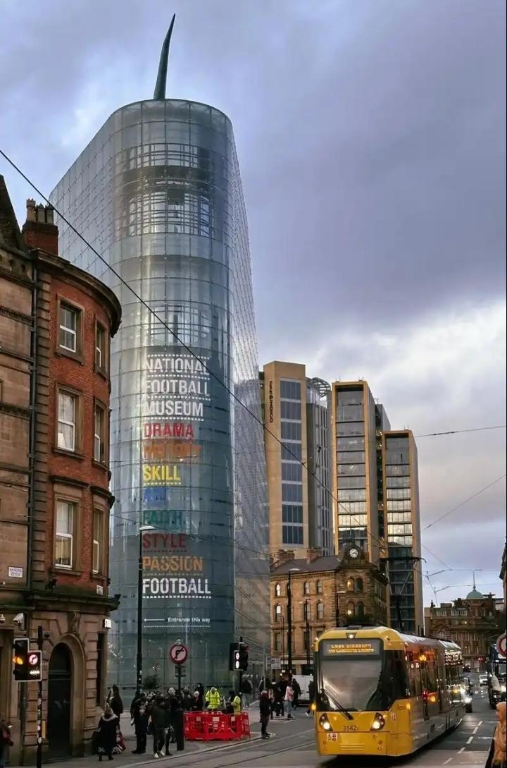 欧冠：曼城-多特蒙德
有球迷说哈兰德战老东家会留力，多特蒙德客场将轻松全身而退，