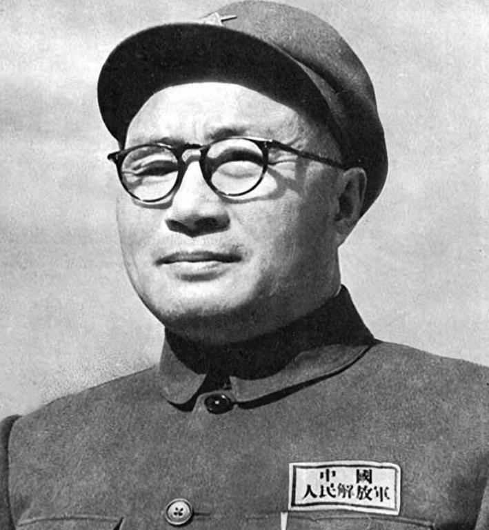 新中国成立后，毛主席想让刘伯承担任总参谋长，但是，刘伯承婉拒了，说：“总参谋长我