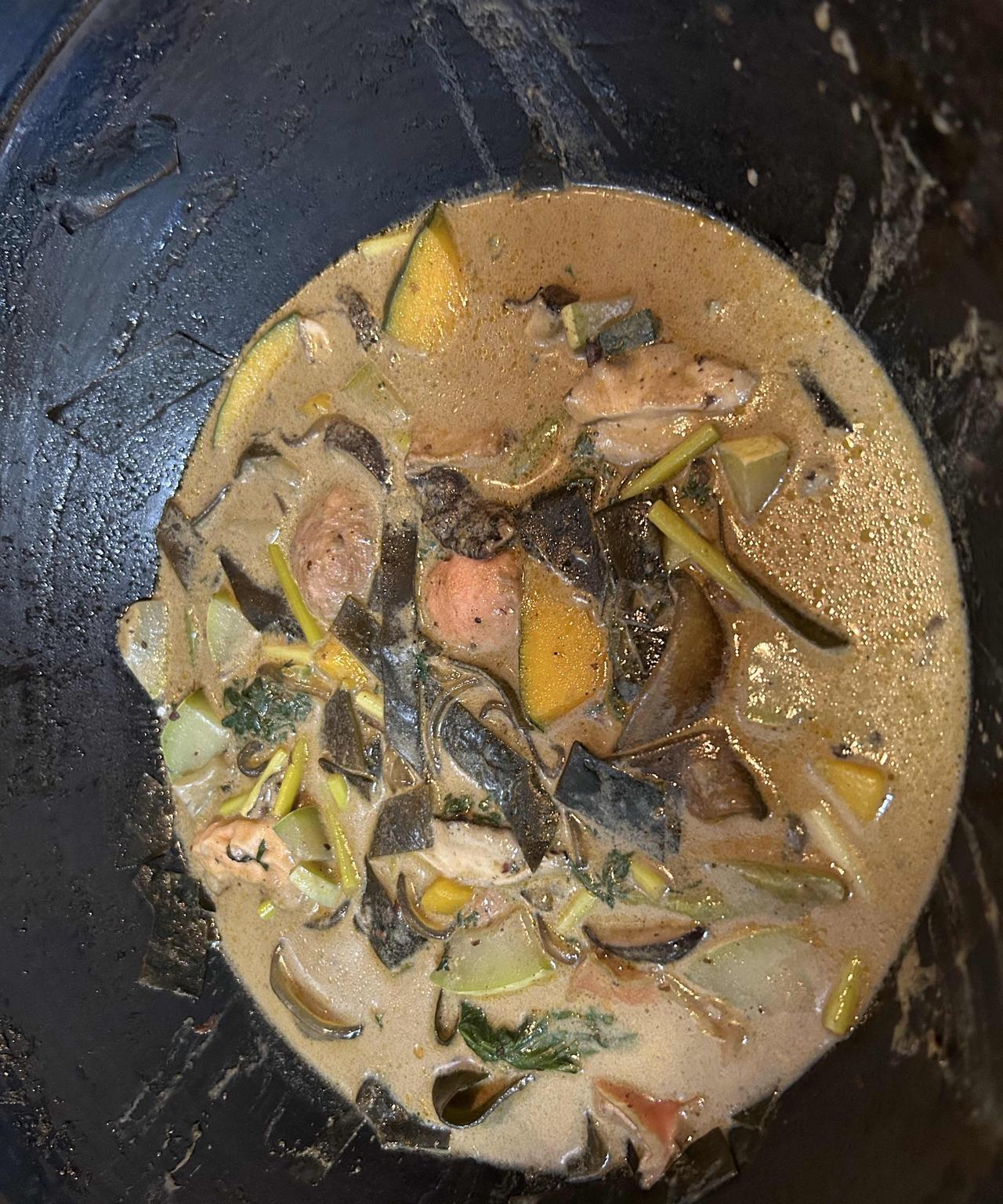 自制麻辣烫非常成功
就是一做就多
看看，自家菜园子里的菜
新鲜吧，绿色无污染吧[