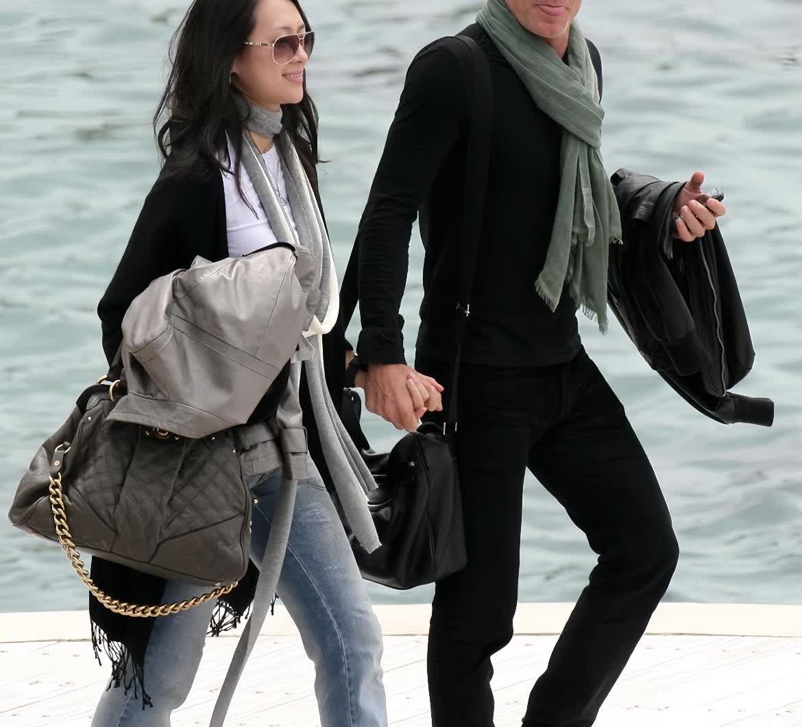 章子怡和vivi前男友曾经的甜蜜日常。

网传是要结婚的，可是男方要婚前财产