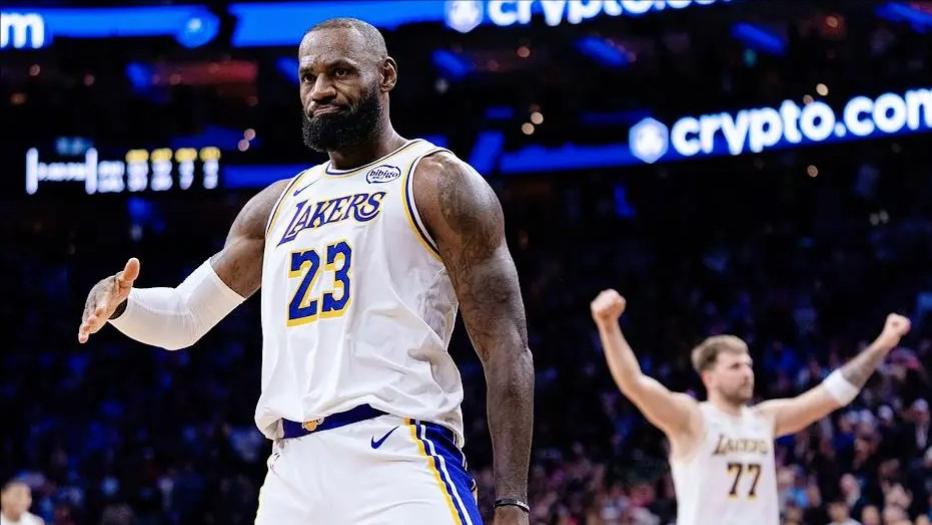 8战全胜！湖人关键球统治联盟，战力榜第三实至名归