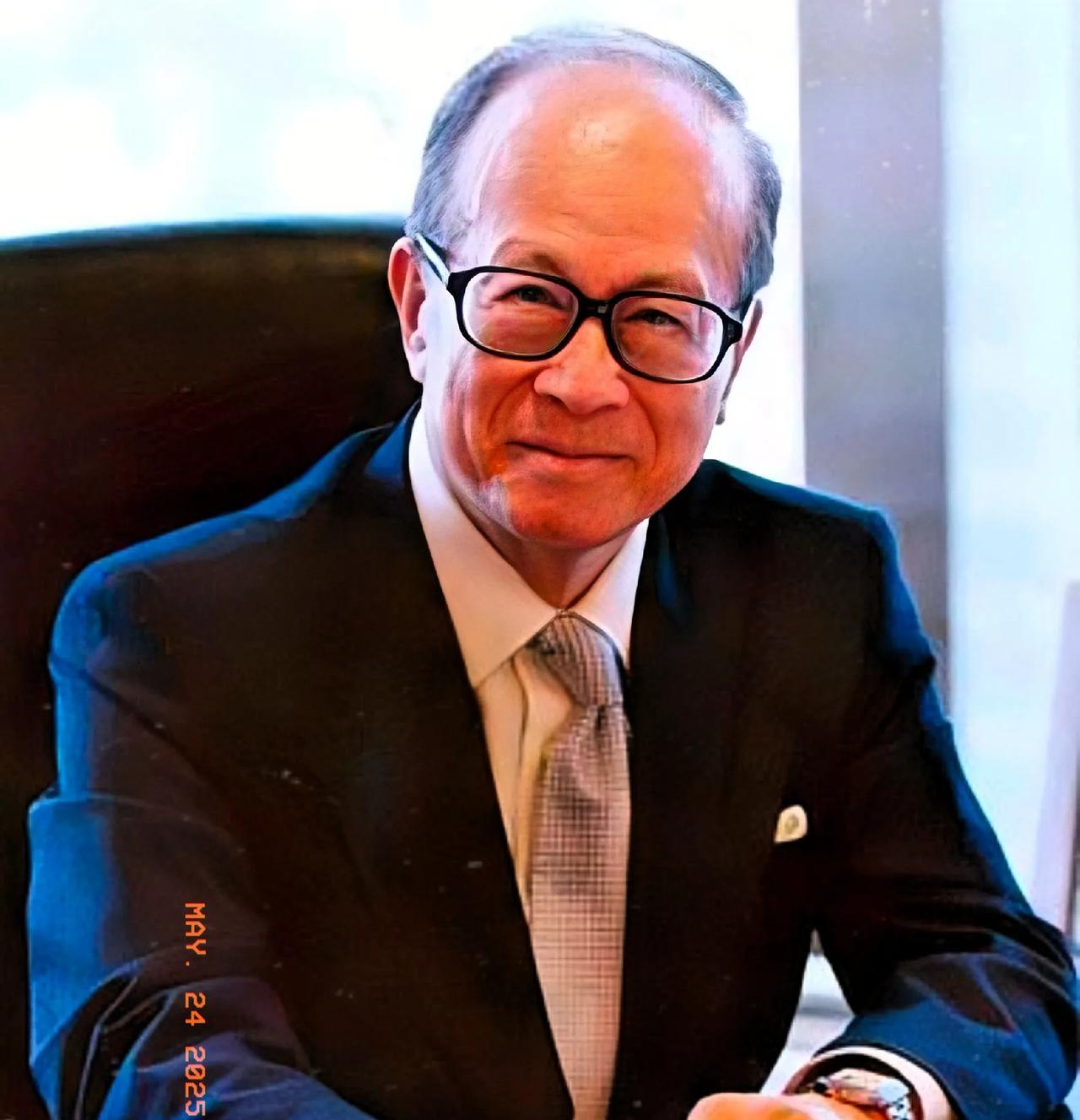 李家本就因出售港口一事处在风口浪尖，没想到真是屋漏偏逢连夜雨，
        
