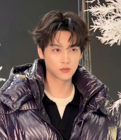 看着粉丝数一点点往上爬，从几十万到现在的120万，田栩宁的成长轨迹真的肉眼可见，