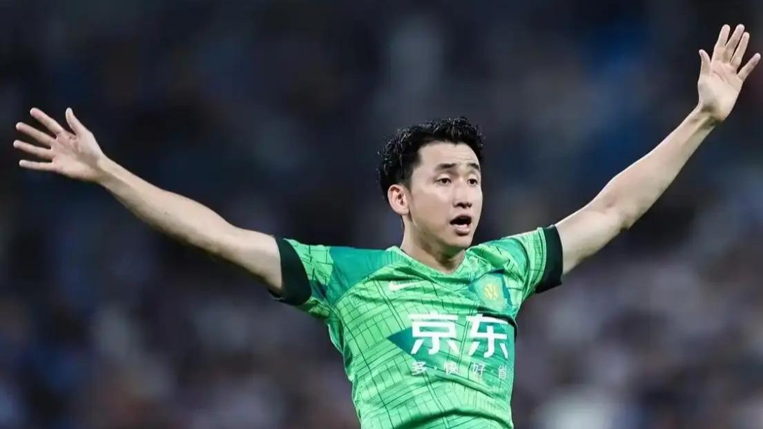 国安国脚转投死敌！张源签约三年加盟海港，原因不止“踢替补”