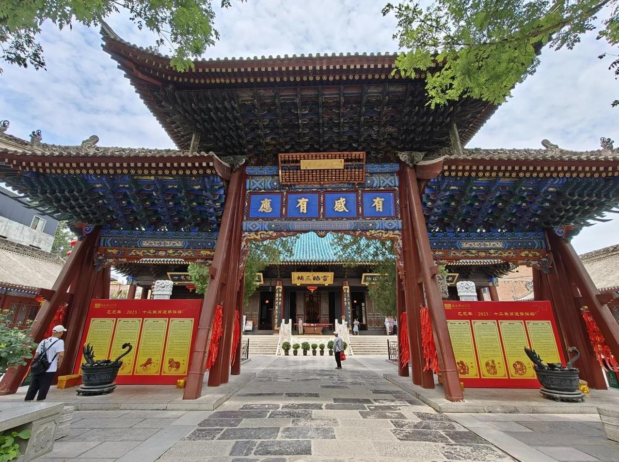 都城隍庙，国家重点文物保护单位。为什么有个“都”字？就是管其他城隍庙的，也可以理