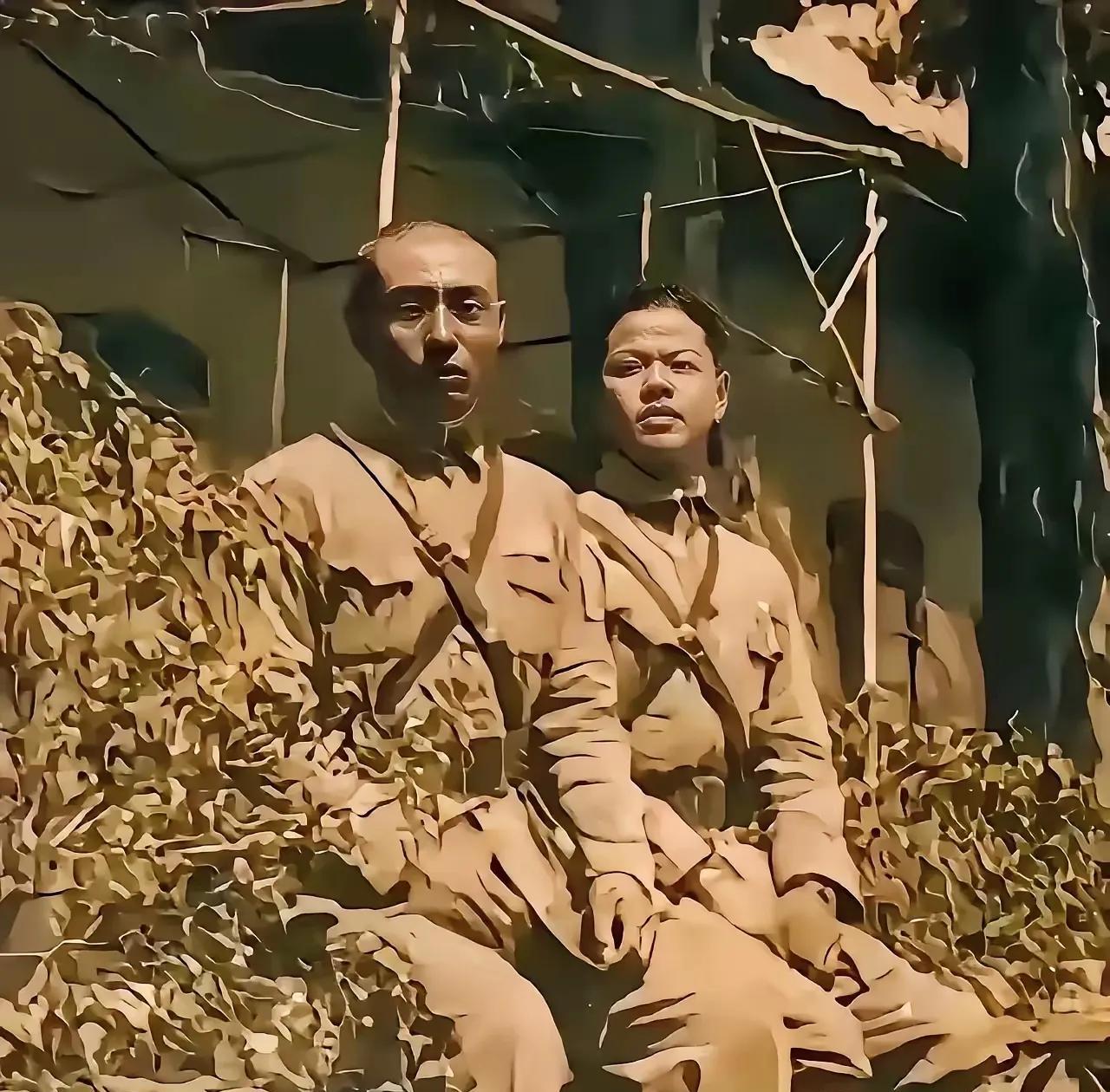 父亲（左）叫邱达仁，他生前是国民党革命军第59军军需处的处长，是张自忠的部属。儿