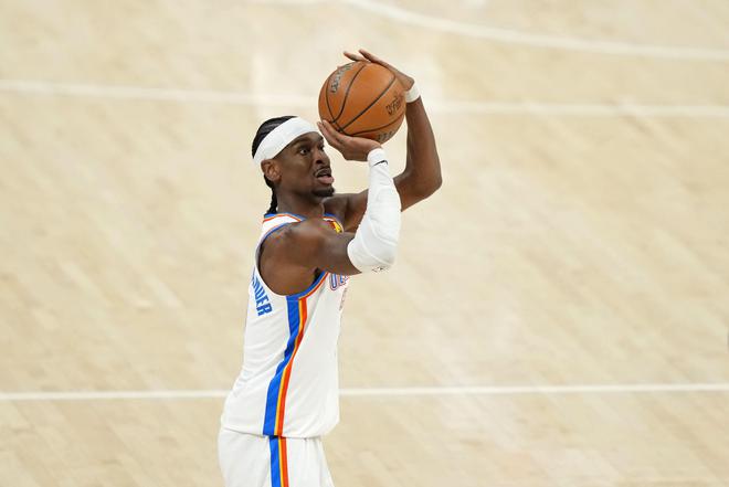 NBA总决赛，雷霆半场60-64落后步行者。
上半场，雷霆球星亚历山大整体表现全