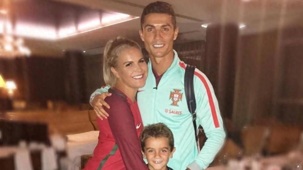 C罗姐姐怒怼葡萄牙黑粉：我弟弟扛了国家队20年，你们却背叛他！