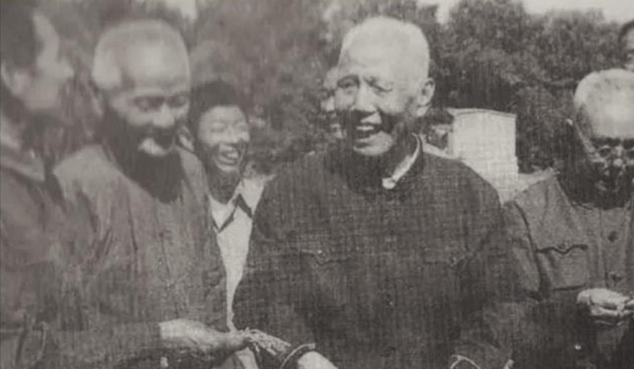 1947年春，华野取得了莱芜大捷，歼灭了6万多敌人。战后，8纵24师粮秣科曹科长