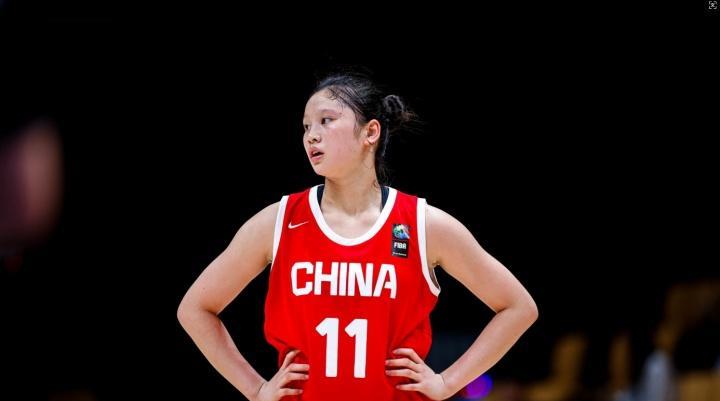 这不是女版的库里吗？
在U16亚洲杯的比赛上面，中国女篮李沅珊29投14中，其中