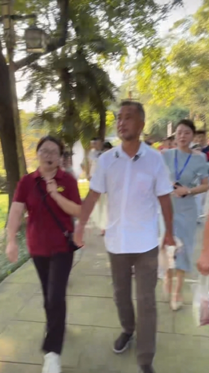 沈巍老师在和县参观了陋室铭和霸王祠，前半程基本都没有让大家开播，最后沈老师一声令