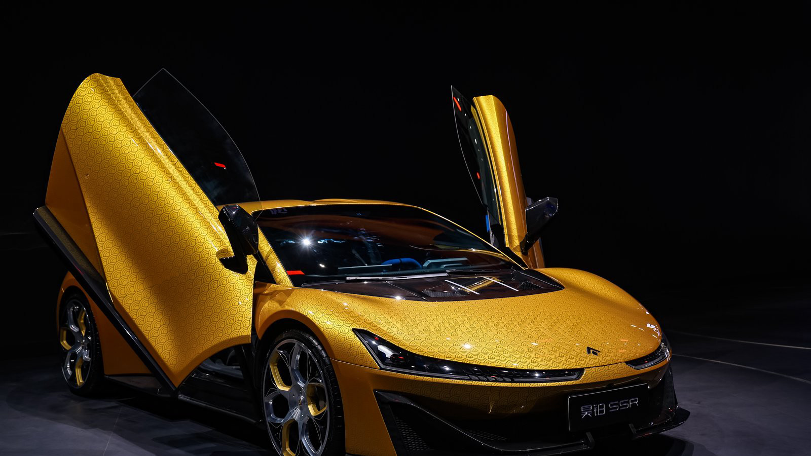 云纹鎏金，驭见东方，广汽昊铂SSR云纹金高定版全球首发，中国超跑文化迈入新纪元