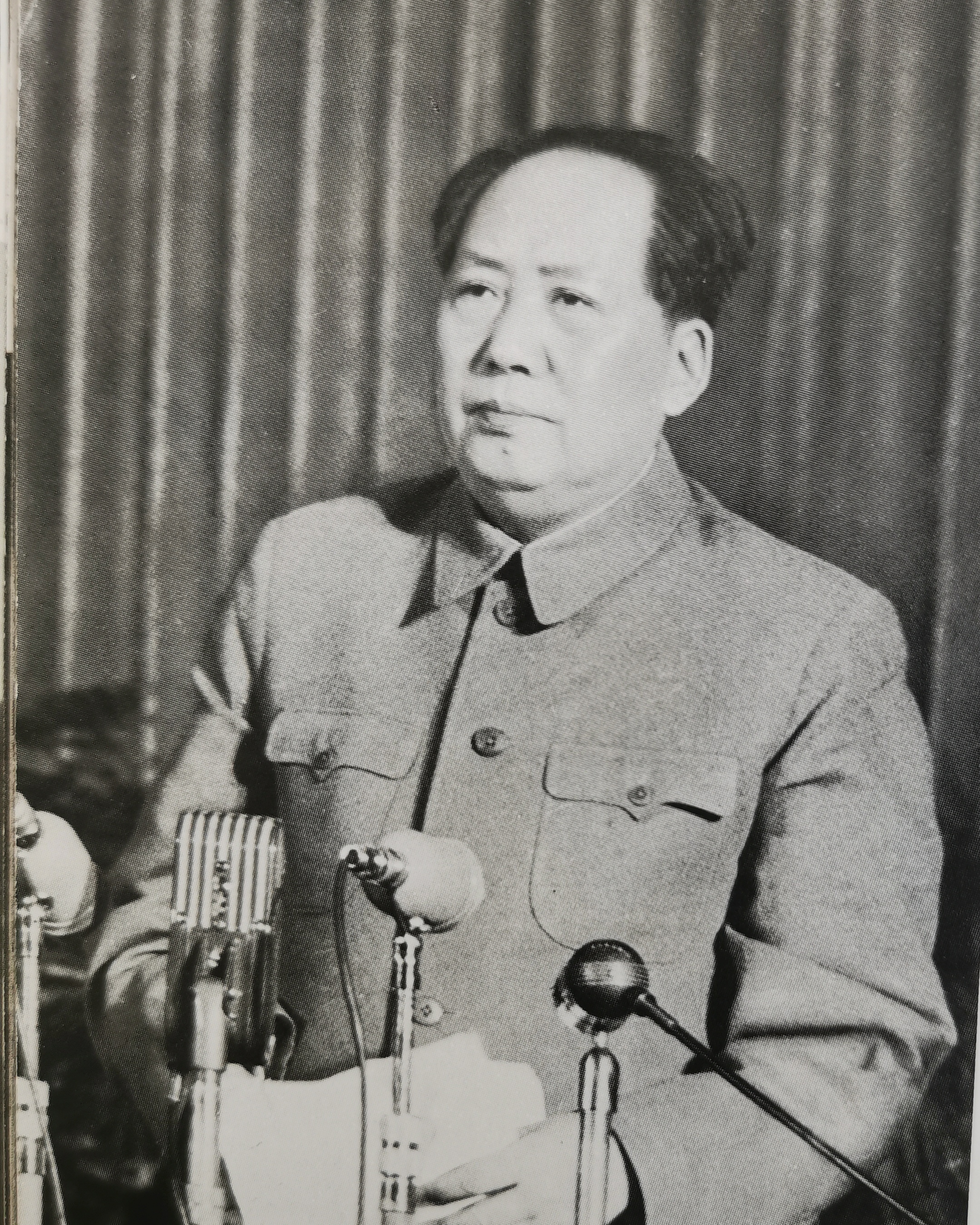 毛主席有一句名言，一切反动派都是纸老虎。对这句话千万不要理解偏了，务必要从两个方