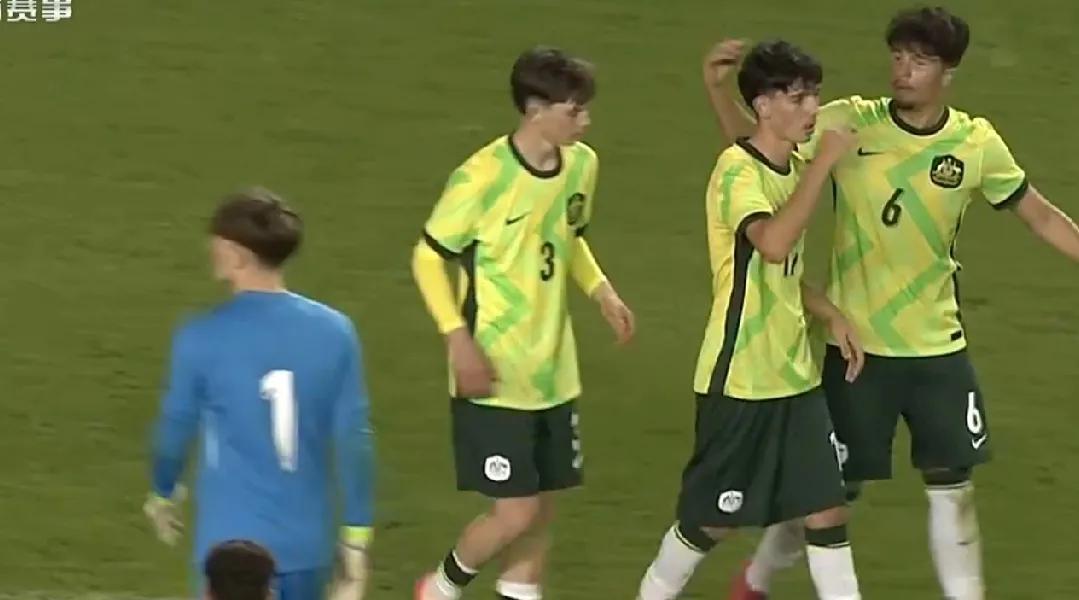 U16大胜澳洲原因分析：
1，澳大利亚严重轻敌了，
2，澳大利亚阵型不合理，
3