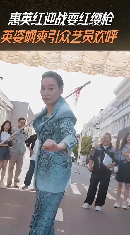 大家不要羡慕惠英红啦，
我们永远不可能成为她。

仅一个条件，我们就无法到达，那