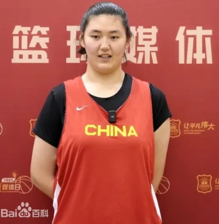 张子宇是中国女子篮球运动员，2007年5月出生于山东省济南市。她出身篮球世家，父