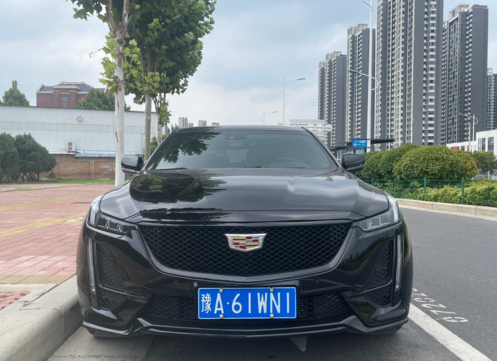 还得是ct5
提了也有半年了，说下用车感受吧
非常喜欢ct5的外观，简直就是一眼