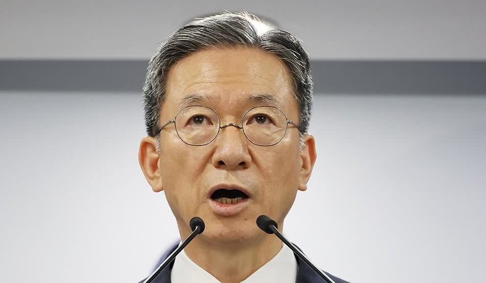 27日，韩国法务部长官郑成浩再次就就检察改革亮明核心立场，强调坚决坚持侦查与起诉