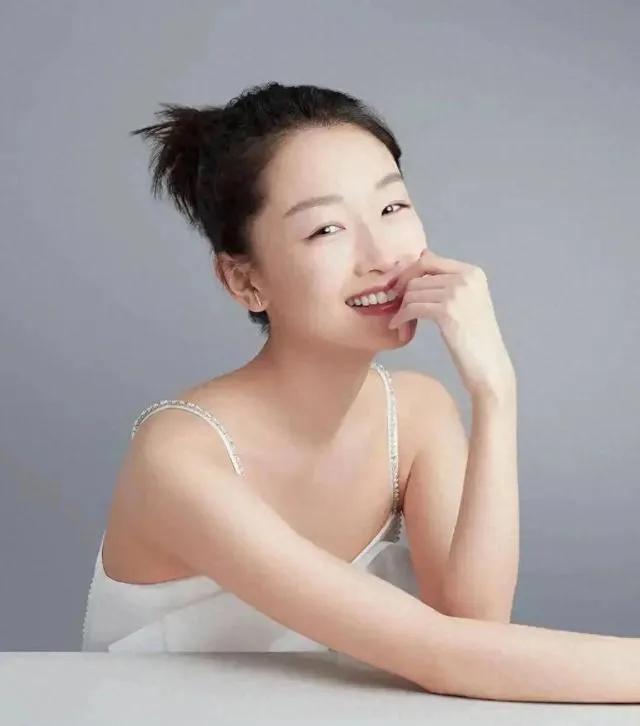 善恶终有报，三金影后周冬雨，终究要为当年的没教养付出代价
从