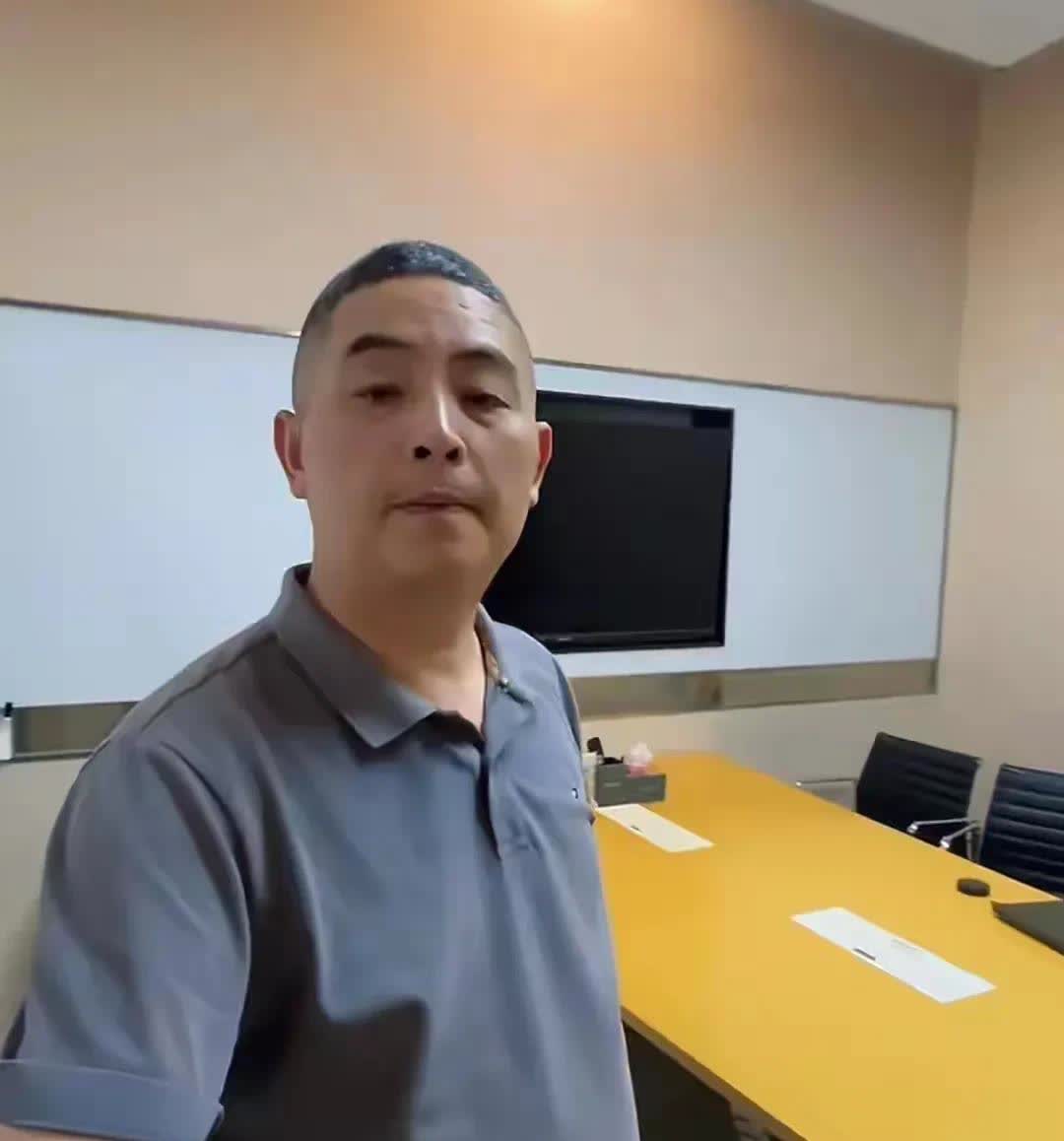 谁能告诉我，快乐王胖第四次踏足重庆，“不向黑暗势力低头”的短视频怎么不见了？
