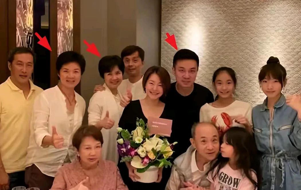 小S老公许雅钧遭家族放弃

















天呐！豪门家族的秘密