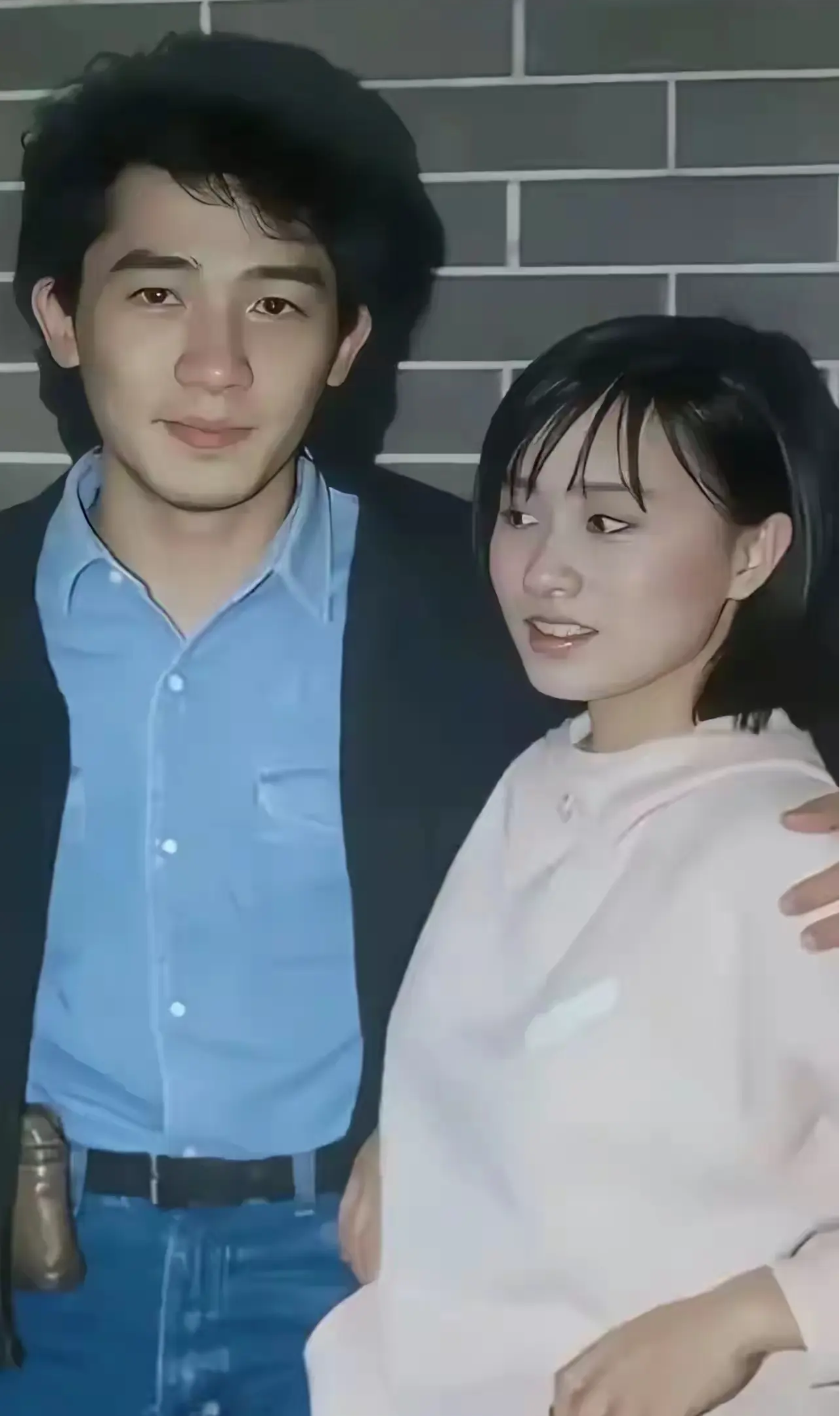 梁朝伟早年时候真的好帅啊！但旁边女的是谁