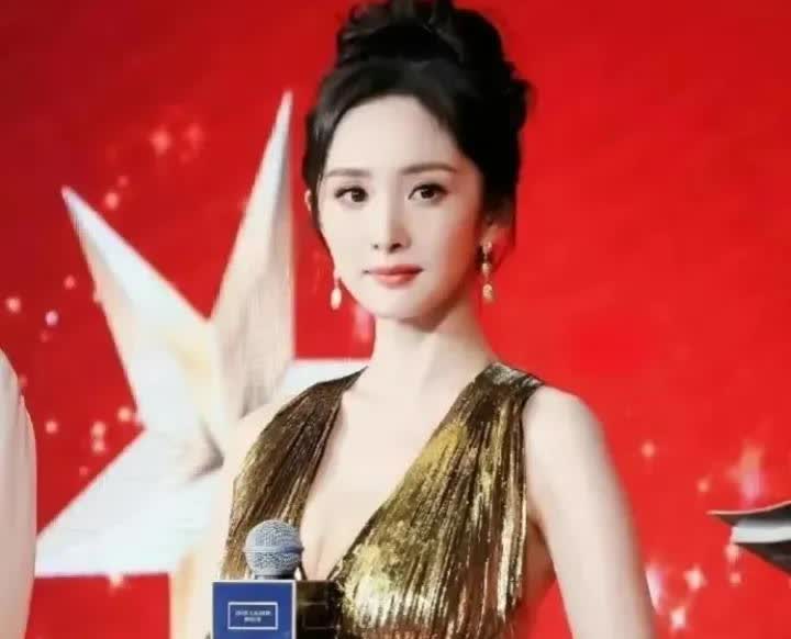 记者曾问杨幂：以你的能力，当年为什么不用自己的人脉撕了王鸥？杨幂答非所问：你在讲