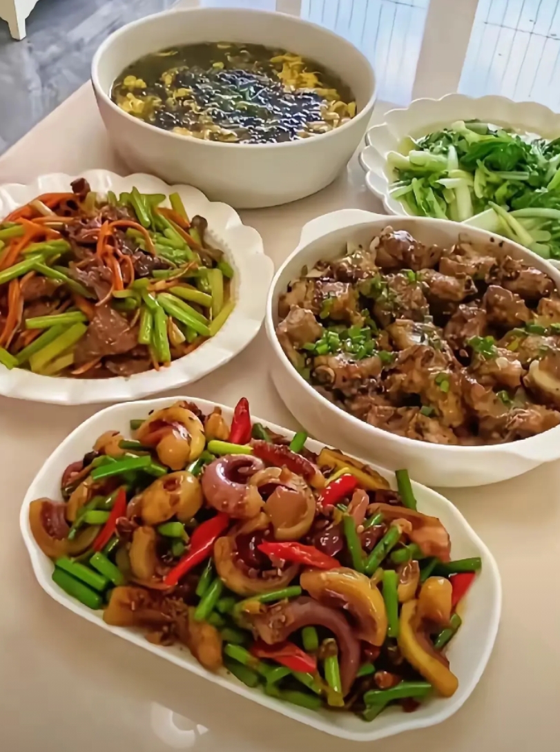 这四菜一汤你们吃几碗饭