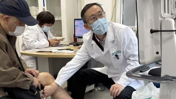 静脉曲张2级，不疼不痒需要做手术吗？