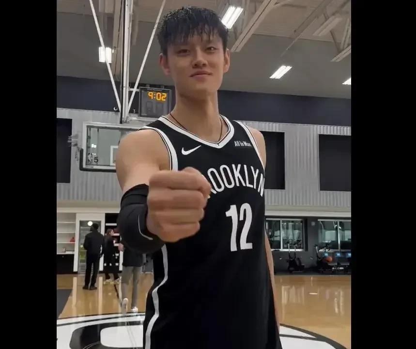 距离NBA新赛季开幕还有三周时间，与篮网队签下Exhibit 10合同的曾凡博随