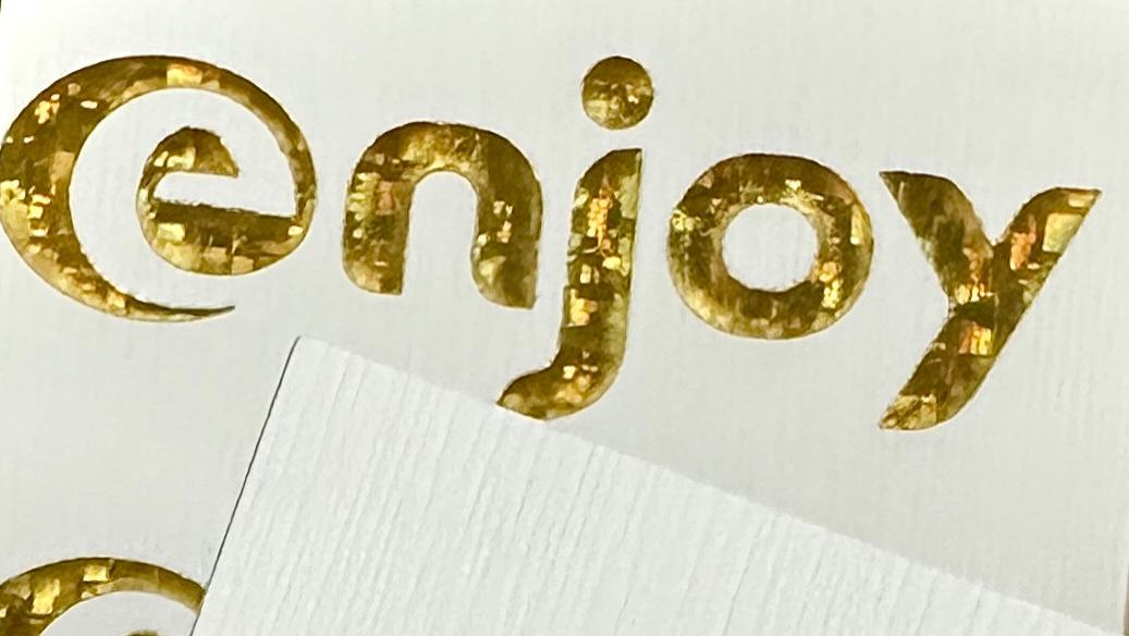 不干胶标签为啥要做浮雕烫金？3大核心价值让产品自带“吸睛buff”