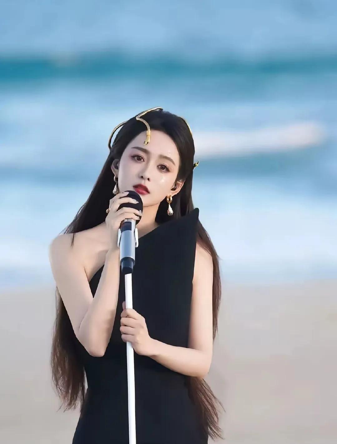 房琪你惹谁不好，偏偏蛐蛐何泓姗