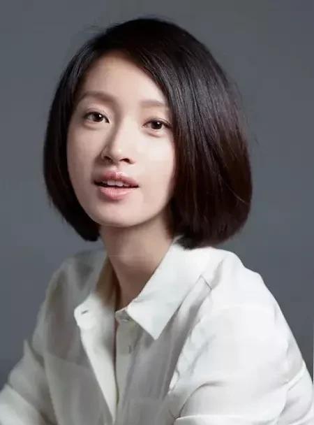 《我的后半生》
剧中的她一出场，太惊艳了！
这么高的颜值，居然扮演了一个小三角色