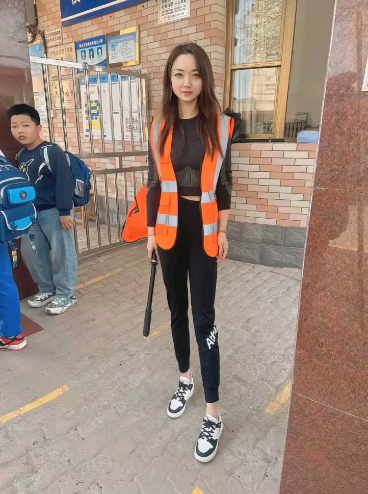 终于找到老公，最近为什么经常去接孩子了