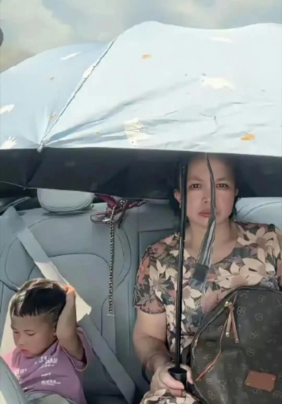 没办法，选择全景天窗的代价。