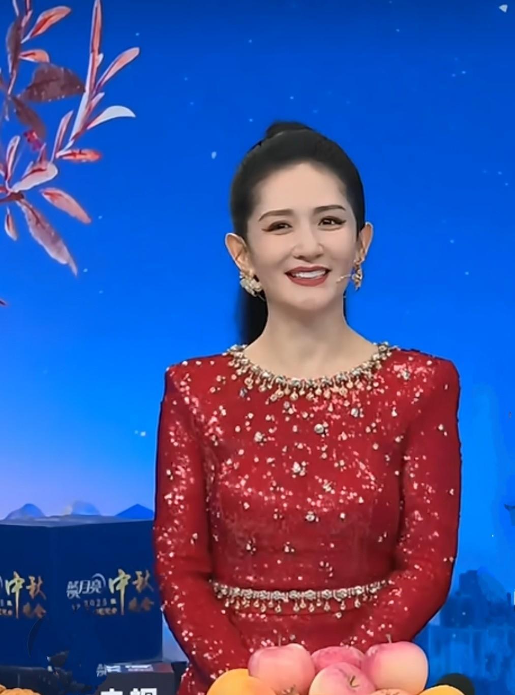 谢娜曾说，谢娜这两个字是一个很有争议的名字。
自打前几日传出她主持央视中秋晚会的