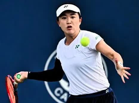 WTA1000蒙特利尔站单打第四轮（1/8决赛）：朱琳与马内罗的比赛，因下雨中断