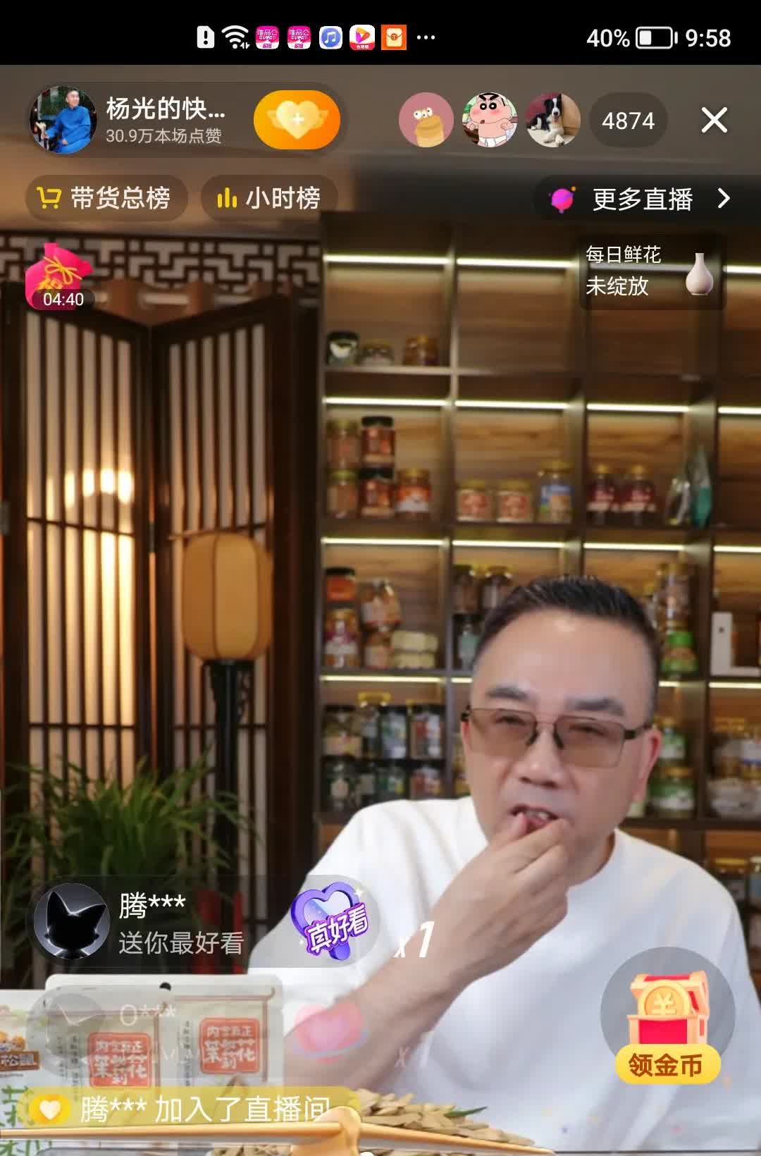 相声演员杨议先生麾下悍将组成了战斗团队，以大咔罗邦为骨干，又衍生出众多聊天茶馆形