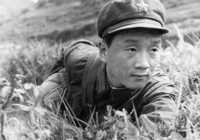 [中国赞]1979年，唐立忠背着炸药包冲向了越军的碉堡，一声巨响后，连长喜出望外