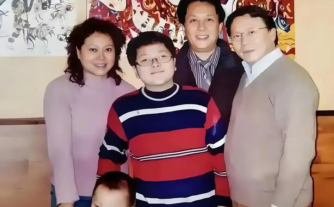 唐国强的遭遇，确实让人感慨。他在演艺界，取得了巨大的成就，塑造了众多经典形象，可
