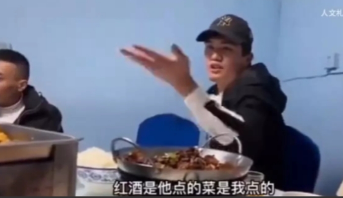 “必须你结账”湖南长沙，男子李先生请朋友吃饭，朋友却叫来8个人过来吃饭，面对几千