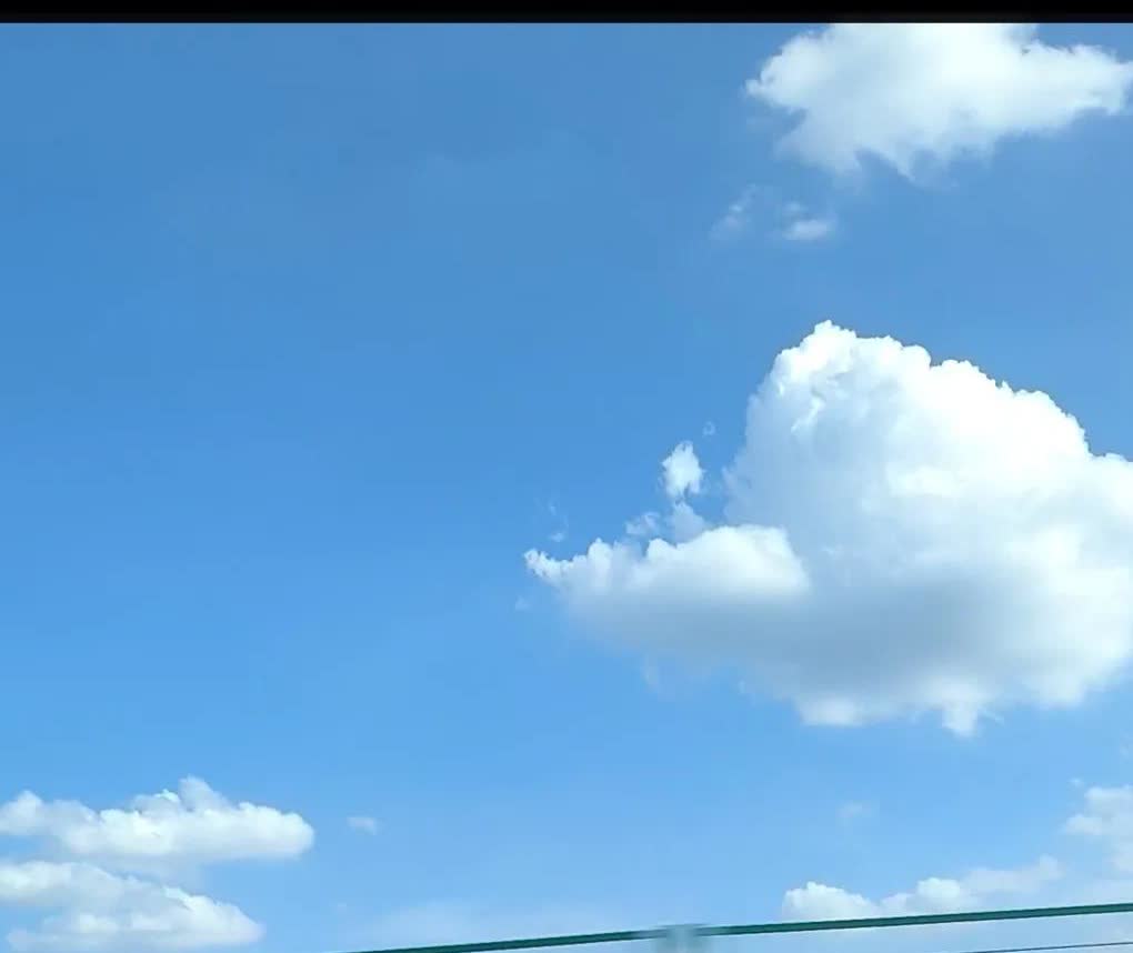儿媳妇今天考驾照科目二，我送她到考场。
原本打算把她送到就回来，让她自己在那里