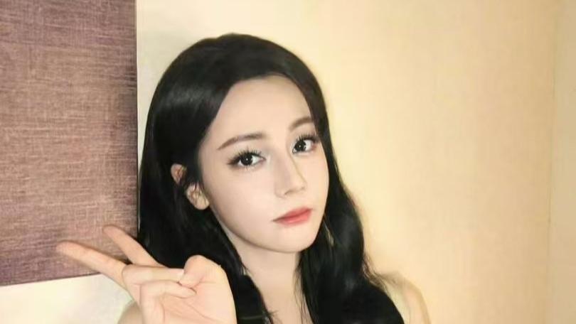 暖意融融！迪丽热巴寒冬送温暖，细节之处见真情