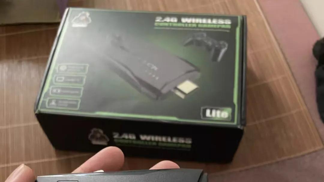 35元的4K电视“游戏棒”，送2个无线手柄，内置上万款游戏