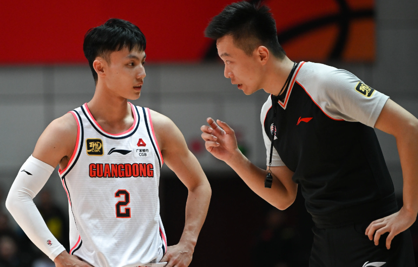 国内球员4大银河战舰最弱的是广东
从阵容厚度上来说，广东跟其他三个差的有点多。