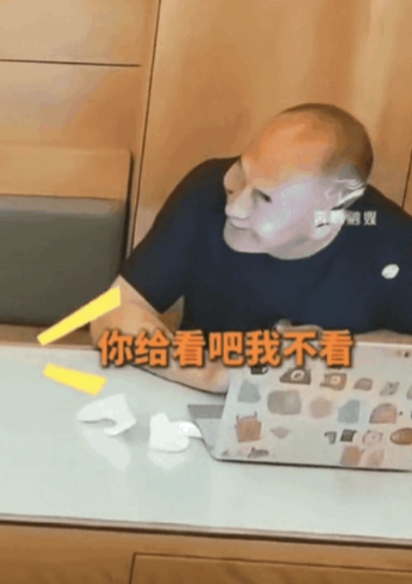 “上岸了！”内蒙古，爸爸陪女儿凌晨查分，女儿吓得不敢看，躲得远远的！直到爸爸喊出